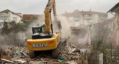 Asrın felaketini yaşayan ilçede yıkılan bina sayısı 111 oldu