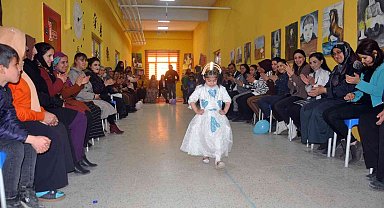 Atık malzemelerden üretilen kıyafetler görücüye çıkarıldı