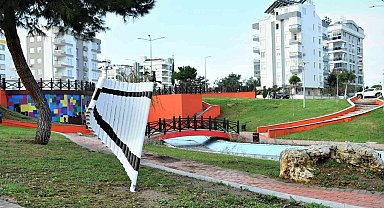 Atıklar parkta sanata dönüştü
