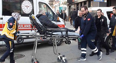 Ayağının üzerinden otomobil geçen görme engelli vatandaş yaralandı
