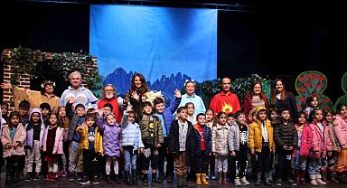 Aydın Büyükşehir Belediyesi Şehir Tiyatrosu çocuklar için perdelerini açtı