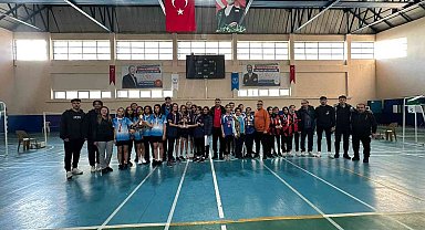 Aydın'da badminton turnuvası heyecanı son buldu