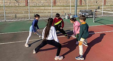 Aydın'da çocuklar hem eğleniyor, hem spor yapıyor
