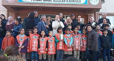 Aydın'da öğrenci velilerinden anlamlı fidan bağışı