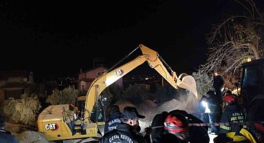 Baba-oğlu kurtarma çalışmalarında beşinci saat geride kaldı