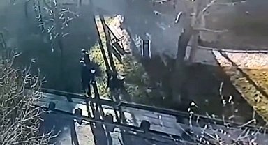 Bahçelievler'de hırsızlık için keşif yapan 3 şahıs kamerada