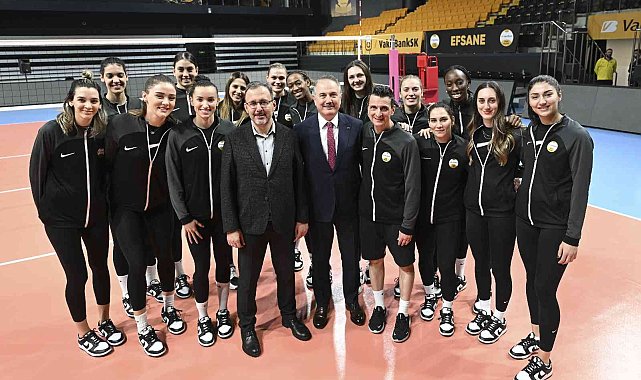 Bakan Kasapoğlu ile Guidetti, Kars'tan gelen kız voleybolcularla buluştu
