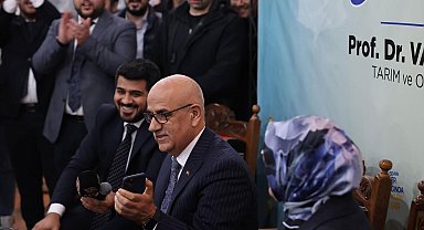 Bakan Kirişci, gençlerin talebi üzerine Cumhurbaşkanı Erdoğan'ı telefonla aradı