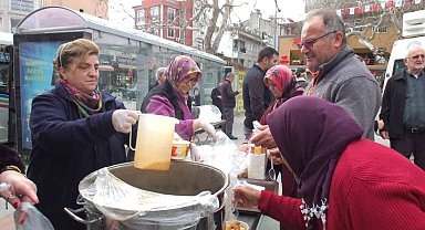 Balıkesir'de 2 bin kişiye zeytinyağlı çorba ikramı