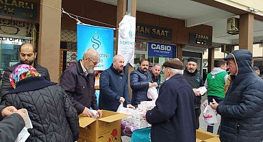 Balıkesir'de 24 bin paket kandil simidi dağıtıldı
