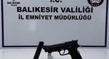 Balıkesir'de polis 30 aranan şahsı yakaladı