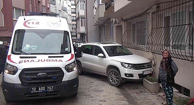 Bandırma'da trafik kazası: Doğalgaz hattı borusuna çarptı