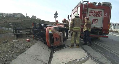 Başakşehir'de forklift devrildi, 1'i ağır 2 yaralı