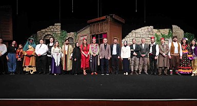 Başakşehir'de "Kumpanyada Curcuna"nın galası yapıldı
