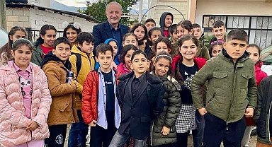 Başkan Atabay, çocukların karne sevincini paylaştı