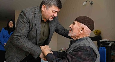 Başkan Aytekin Şenlikoğlu'ndan huzurevine ziyaret