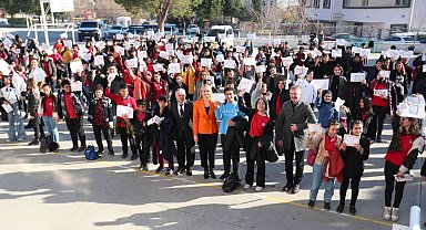 Başkan Doğan miniklerin karne heyecanına eşlik etti