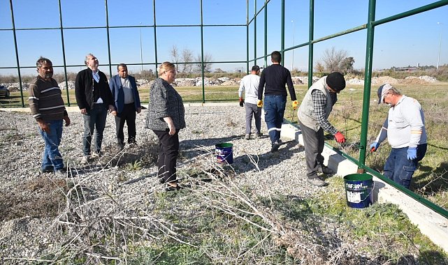 Başkan Erdem'den Büyükmangıt'a 2 halı saha