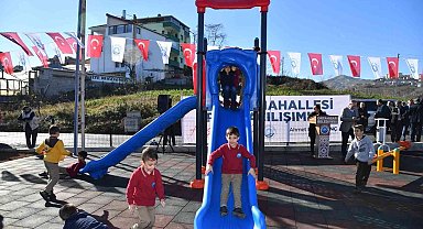 Başkan Genç, öğrencilere karne hediyesi olarak Akyazı Çocuk Parkı'nı hizmete açtı