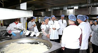 Başkan Mustafa Işık, genç stajyerlerin misafiri oldu