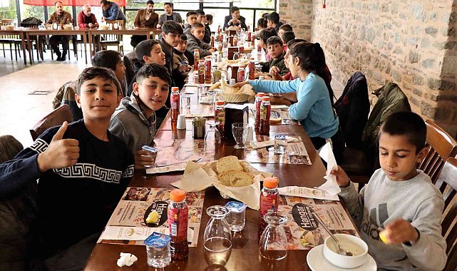 Başkan Özcan minik turistlere ev sahipliği yaptı