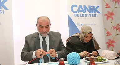 Başkan Sandıkçı öğrenciler için atkı ve bere ördü