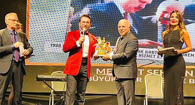 Başkan Sekmen 2022'nin de "en başarılı büyükşehir belediye başkanı" seçildi