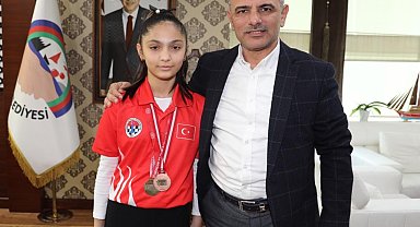 Başkan Söğüt şampiyonları ağırladı