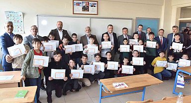 Başkan Togar öğrencilerin karne heyecanını paylaştı