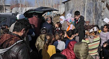 Başkan Turan'dan çocuklara bot ve mont desteği