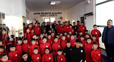Başkan Yüksel, güreş kursuna katılan sporcularla bir araya geldi