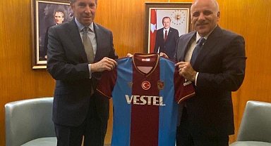 Başkan Zorluoğlu'na Paris'te ilgi