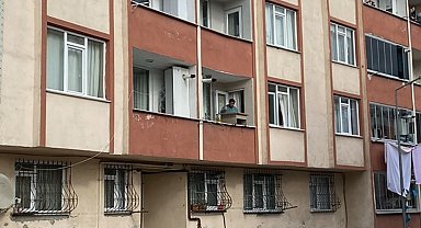 Başkasına satıldığını öğrendiği evini yakmaya kalkıştı
