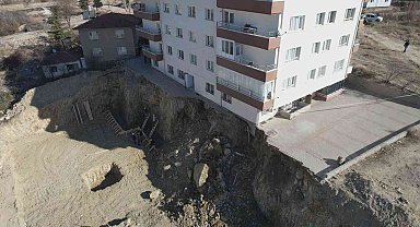 Başkent'te girişi çöken bina havadan görüntülendi