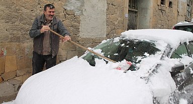 Bayburt güne beyaz örtüyle uyandı