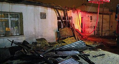 Bayburt'ta evin çatısı yandı