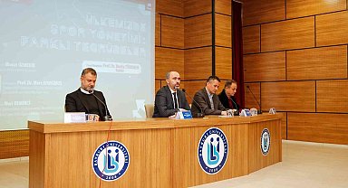 Bayburt'ta "Ülkemizde Spor Yönetimi: Farklı Tecrübeler" konulu panel düzenlendi