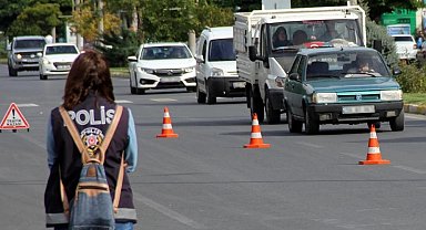 Bayburt'ta trafiğe kayıtlı araç sayısı aralık ayı sonu itibarıyla 16 bin 425 oldu