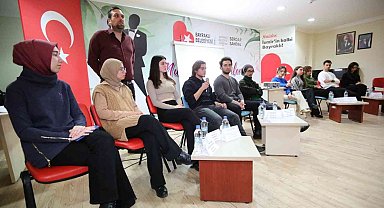 Bayraklı'da üniversiteli 'akranlar' buluştu
