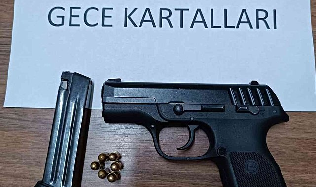 Bekçilerin şüphelenip yakaladığı şahsın üzerinden tabanca çıktı