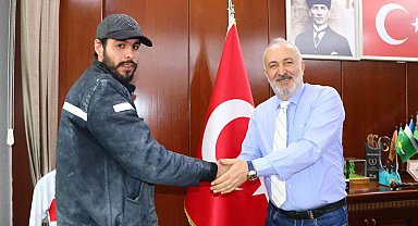 Belediyenin kaybolan 25 bin lirasını teslim etti