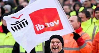 Berlin Havalimanı'nda grev: Tüm uçuşlar iptal oldu