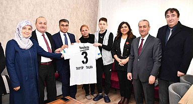 Beşiktaşlı Tayyip Talha'dan sürpriz karne hediyesi