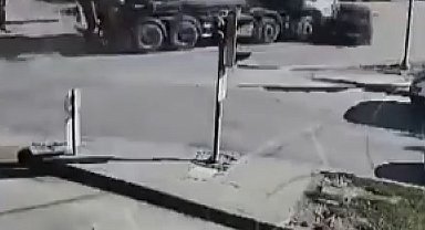 Beton mikseri aracı altına aldı
