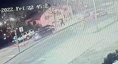 Beylikdüzü'nde hırsızlık şüphelisini tekme tokat döven site sakinleri kamerada