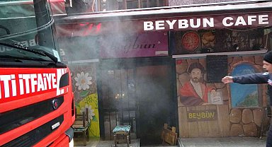 Beyoğlu'nda çatı yangını paniğe neden oldu
