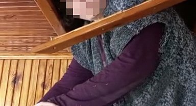 Beyoğlu'nda FETÖ firarisi kadının tavan arasında yakalandığı anlar kamerada