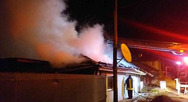 Bilecik'te çıkan yangında tek katlı ev kullanılmaz hale geldi