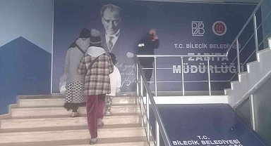 Bilecik'te çocuklarıyla dilenen kadın zabıta ekiplerince yakalandı