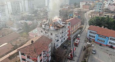Binanın çatısında patlama: Patlama sonrası çatı alev topuna döndü